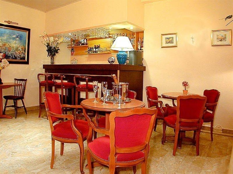 R De - Boutique Parijs