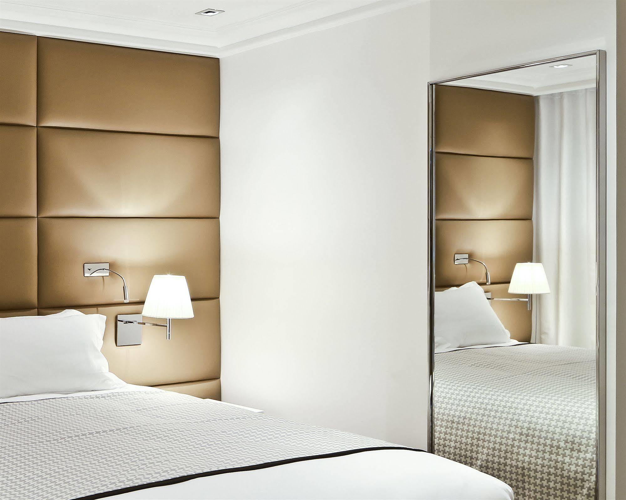 R De - Boutique 4* Parijs
